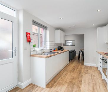 1 bedroom in a house share to rent - Photo 3