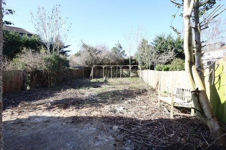 Studio Flat, Lincoln Road, HA2 - Photo 4