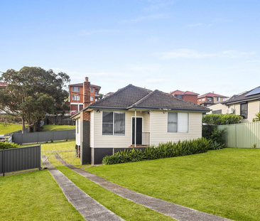 Comfortable Three-Bedroom Home in Convenient Warrawong Location - Photo 3