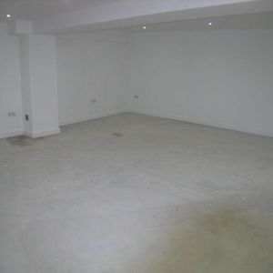 Property to rent - Photo 2