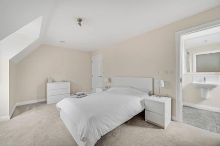 3 bedroom flat to rent - Photo 4