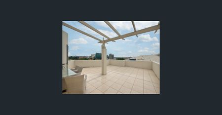 Top Floor Spacious 1-Bedroom Apartment with Stunning City Views - Spring Hill - Photo 4