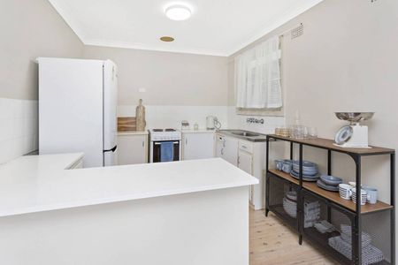 3 BEDROOM HOME IN CENTRAL LOCATION - Photo 3