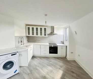 2 bedroom penthouse to rent - Photo 2
