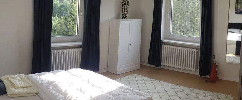 Fußnähe zur U2: Helle Balkonwohnung, 3-Z., hochwertige Möbel - Photo 1