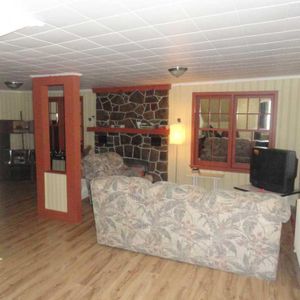 CHAMBRE À LOUER À SAINT-AGATHE-DES-MONTS,PRÈS DE TOUT LES SERVICES. - Photo 2