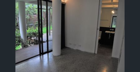 Studio Apartment UTILITIES INCLUDED - Photo 5