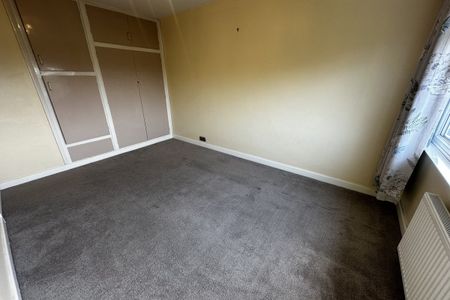 Ambrose Avenue - Photo 3