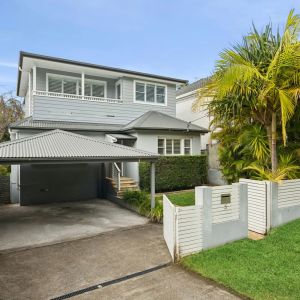 Spacious Family Living in a Premier Newport Location - Photo 3
