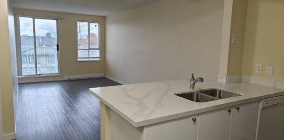 Spacious One-Bedroom Apartment at Joyce-Collingwood Station - Photo 2