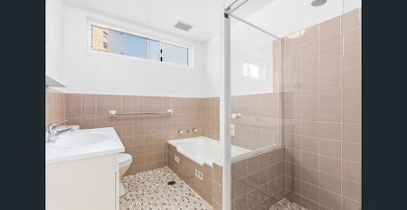 Two Bedroom Apartment in Convenient Location - Photo 2