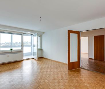 Grosszügige, lichtdurchflutete Wohnung an zentraler Lage - Foto 1