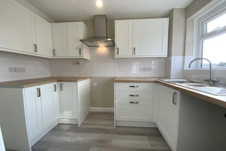 2 bedroom end of terrace house to rent - Photo 5