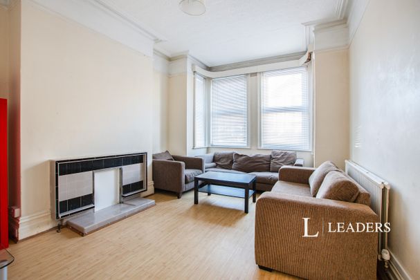 5 bedroom house to rent Wolverton Road, Bournemouth, Dorset, BH7 - Photo 1