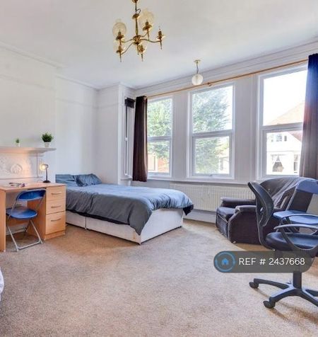 1 bedroom in a house share to rent - Photo 4