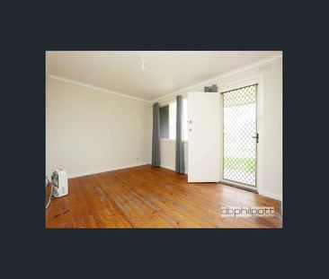 Cozy 3-Bedroom Home in Smithfield!! - Photo 1