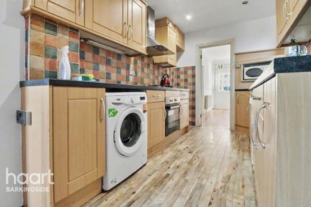 3 bedroom semi-detached house to rent - Photo 3