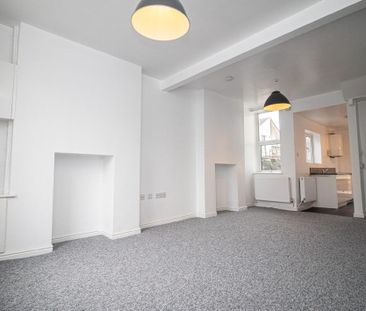 3 bedroom end of terrace house to rent - Photo 2