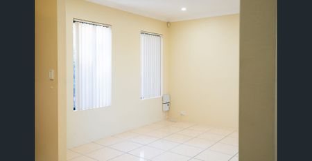 TownHose with 3 Bed Rooms and 2.5 Bathrooms - Photo 4