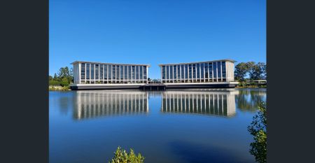 Spacious Two Bedroom Unit In Benowa With Stunning Lake Views - Photo 4