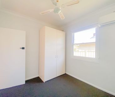 Cozy 3-Bedroom Home Near Rutherford Shopping Centre - Photo 2