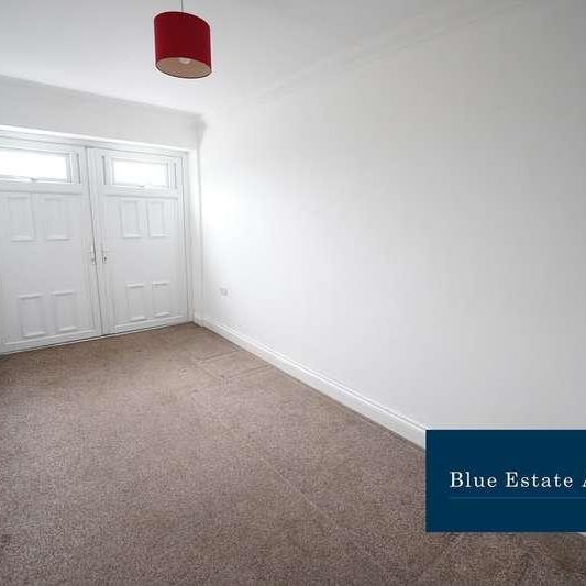 Cranford Lane, Hounslow, TW5 - Photo 1