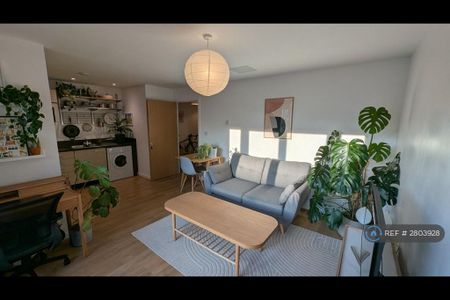1 bedroom flat to rent - Photo 4