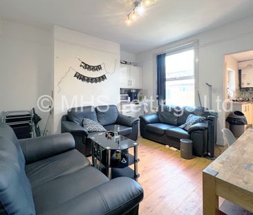 4 Bedroom Mid Terraced House for rent in Ash Road - Photo 2