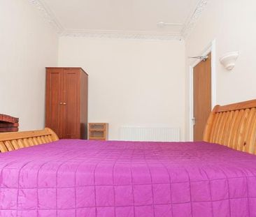 4 bedroom flat to rent - Photo 2