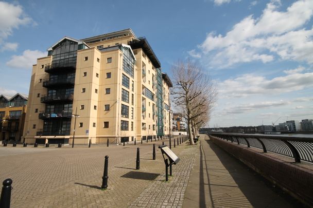 2 bed flat to rent in Chart House, London, E14 - Photo 1