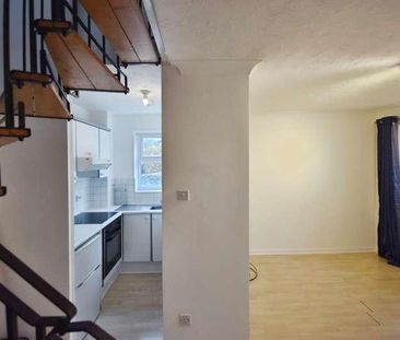 Manor Vale, Brentford, TW8 - Photo 4