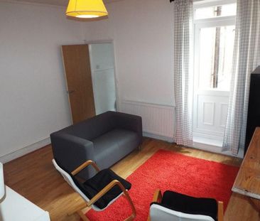 4 bedroom terraced house to rent - Photo 3