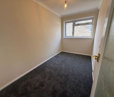 2 bedroom semi-detached bungalow to rent - Photo 6