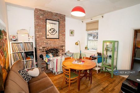 3 bedroom terraced house to rent - Photo 3