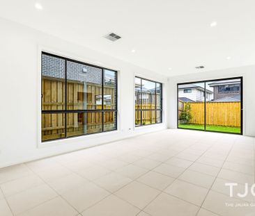 Contemporary Family Living with Style, Space & Comfort - Photo 1