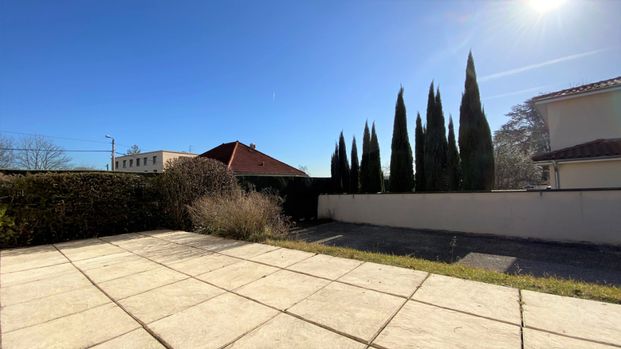 Location Maison 4 pièces 101m² ST GENIS LAVAL 69230 - Photo 1