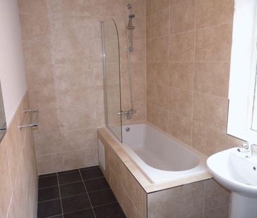 3 bedroom flat to rent - Photo 3