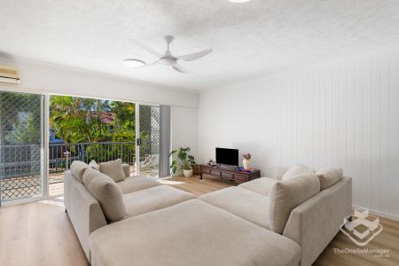 Light, Breezy & Beautiful – Chevron Island Living - Photo 2