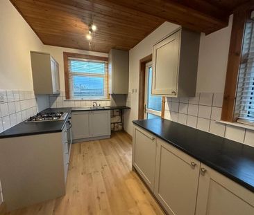 3 bedroom semi-detached bungalow to rent - Photo 6