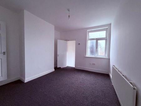 3 Bedroom Mid Terrace For Rent - Photo 5