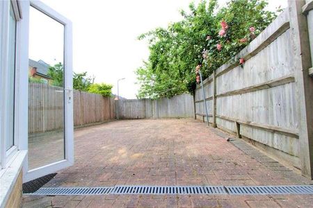 Chamberlayne Avenue, Wembley, HA9 - Photo 4