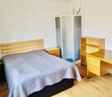 5 bedroom semi-detached house to rent - Photo 4