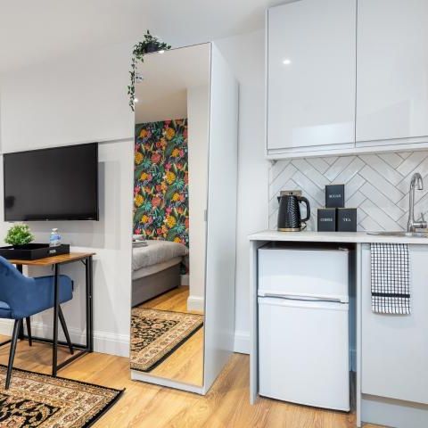 ** Inclusive of council tax, gas, electricity, water, internet and Netflix** - Photo 1