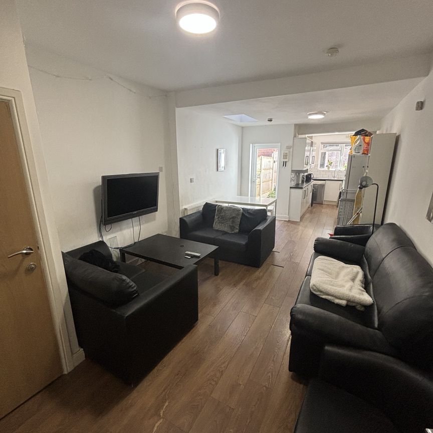 82 DAWLISH ROAD - Photo 1