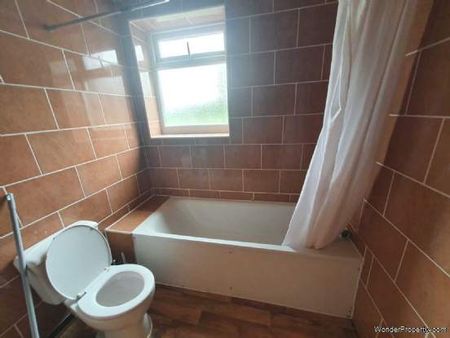 2 bedroom property to rent in Batley - Photo 4