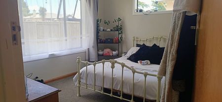 Easy care 4BR Home in Takaro! - Photo 3