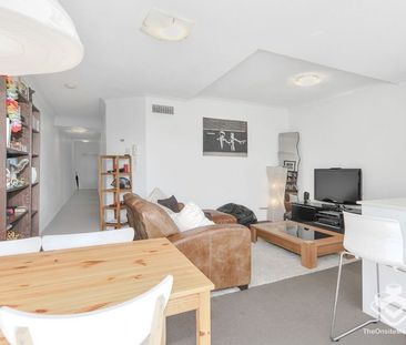 *Secure Building *Room For Rent* 1x Bed 1x Bath - Photo 2