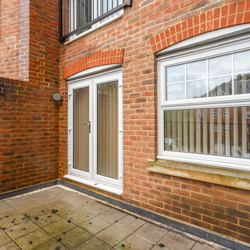 Woodfield Road, Woodfield Lodge Woodfield Road, RH10 - Photo 1