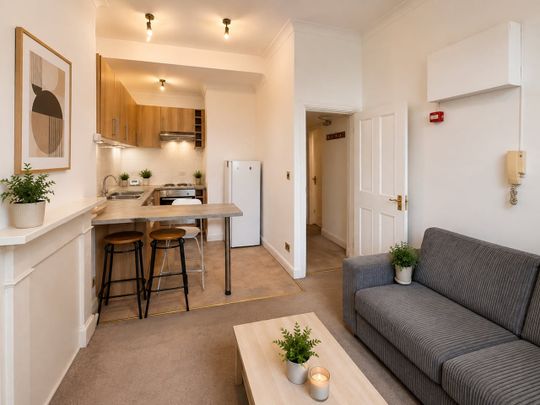 2 Bed Flat, Greyhound Road, W6 - Photo 1