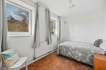 4 bedroom flat to rent - Photo 4